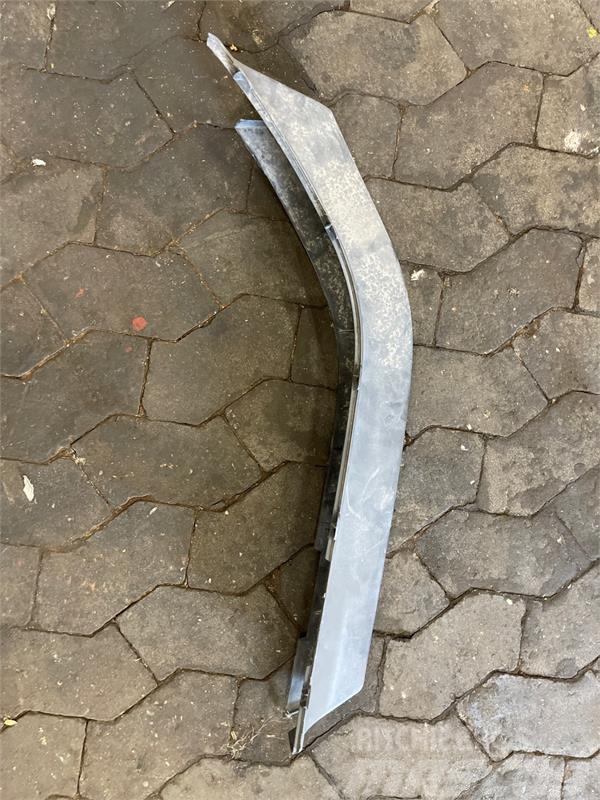 Scania SCANIA MUDGUARD SEAL, LEFT 1517649 Chassis and suspension