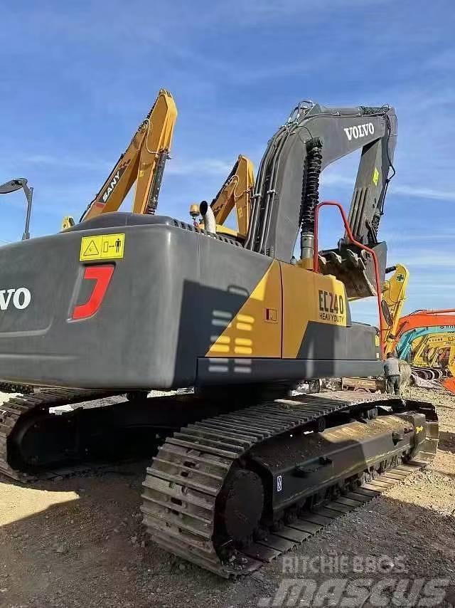 Volvo 240 Crawler excavators