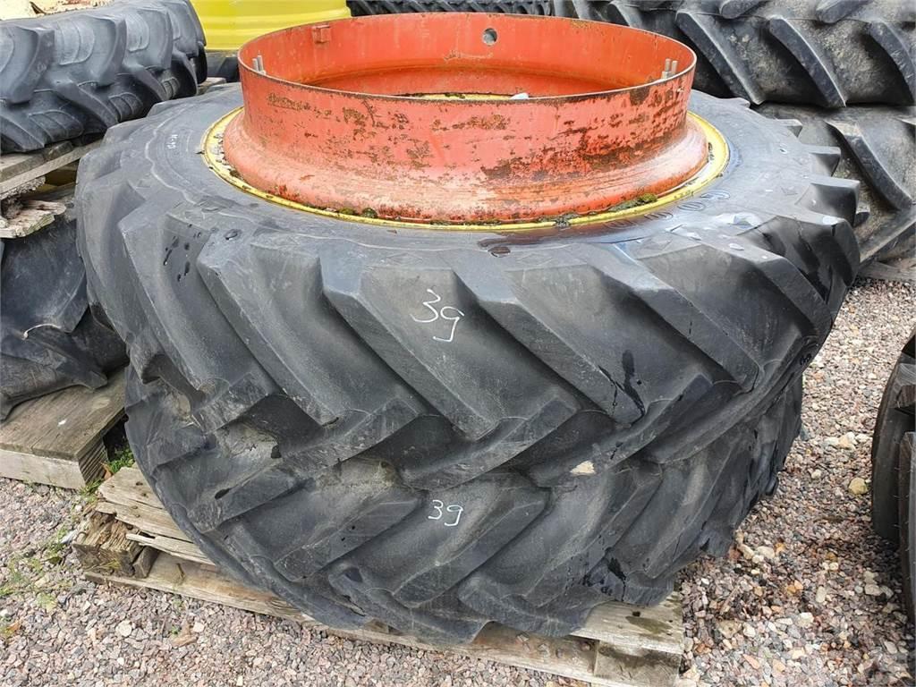 Goodyear 136-38 x2 Tyres, wheels and rims