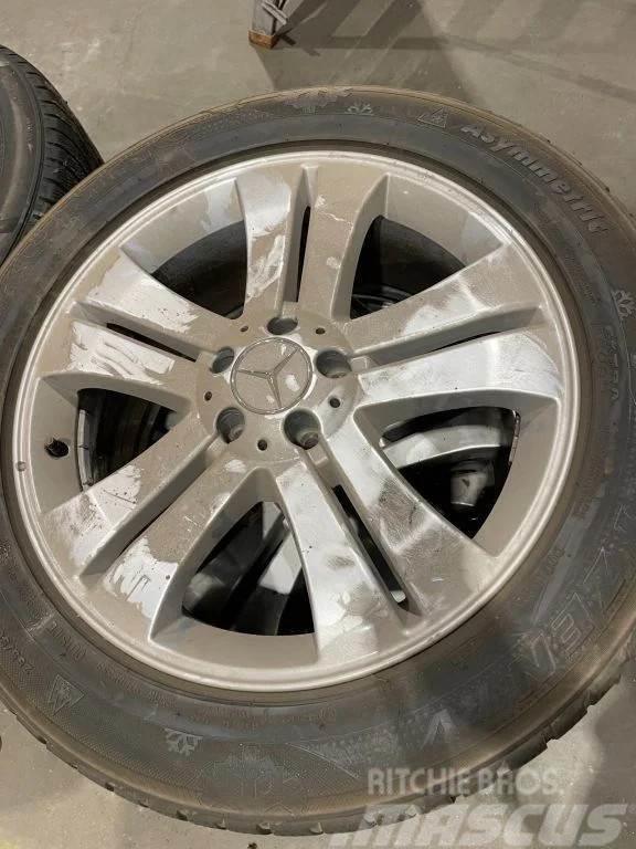 Kumho banden met Mercedes velgen 255/50 R19 107V Tyres, wheels and rims