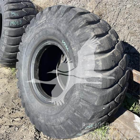 Titan 23.5x25 Tyres, wheels and rims