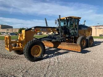 John Deere 670G