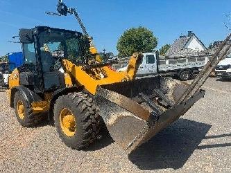CAT 906