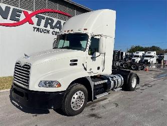 Mack CXU612