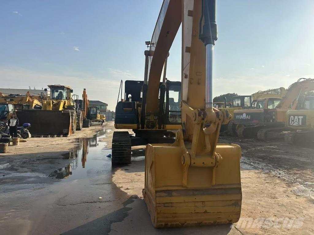 CAT 325 D Kāpurķēžu ekskavatori