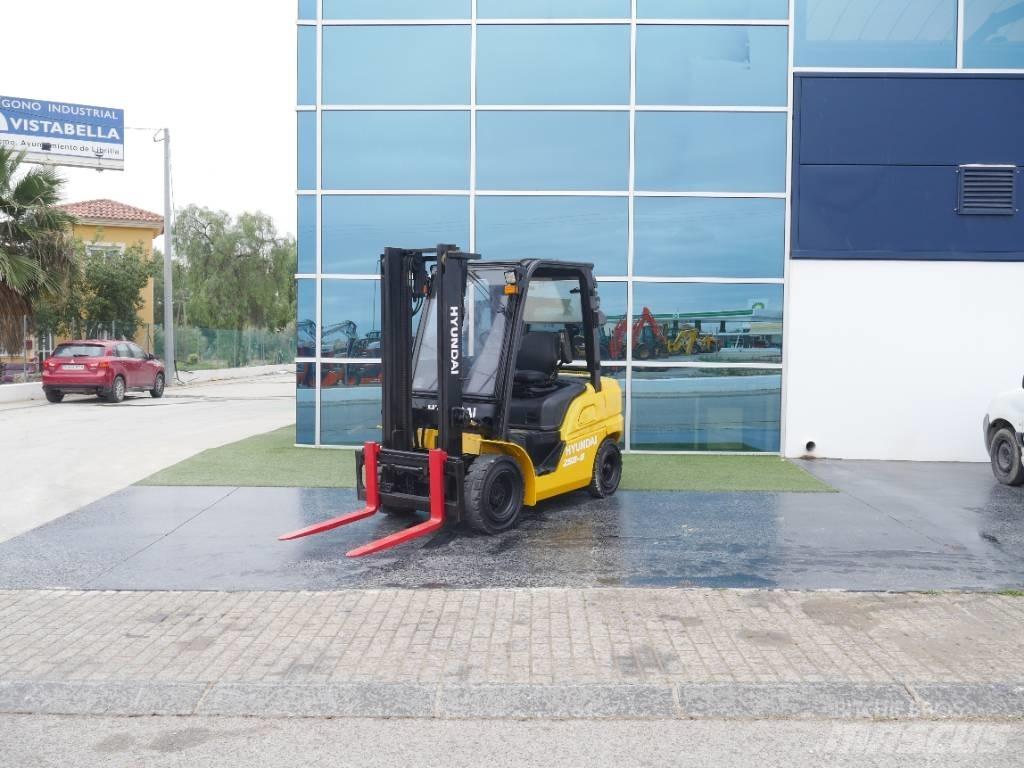 Hyundai 25 D-9 Tehnika ar dīzeļa dzinēju