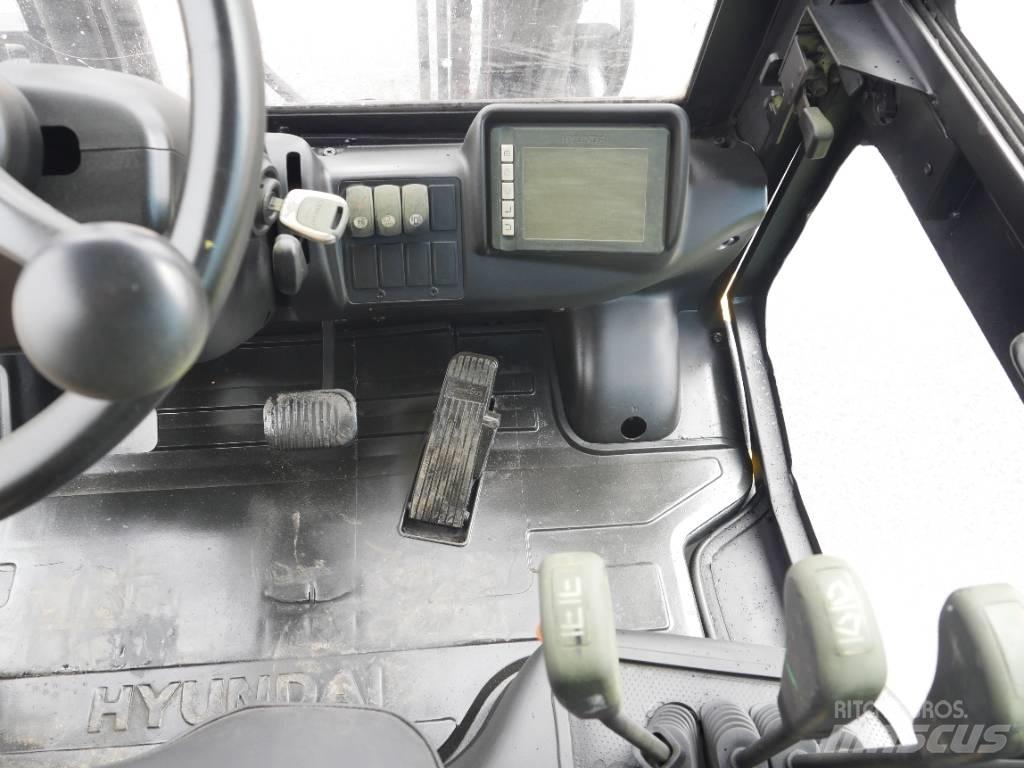 Hyundai 25 D-9 Tehnika ar dīzeļa dzinēju