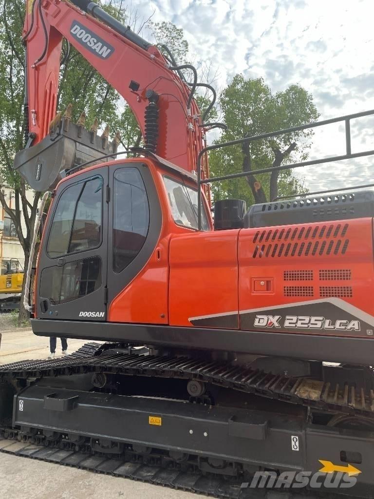 Doosan DX 225 Vidēja lieluma ekskavatori 7 t - 12 t
