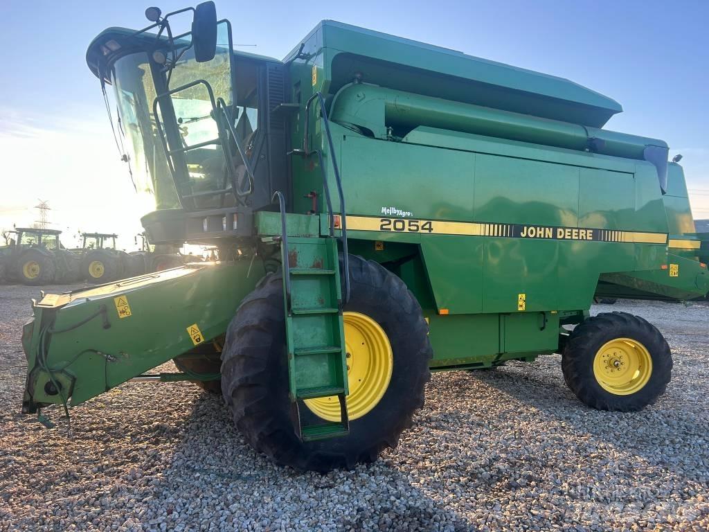 John Deere 2054 Ražas novākšanas kombaini