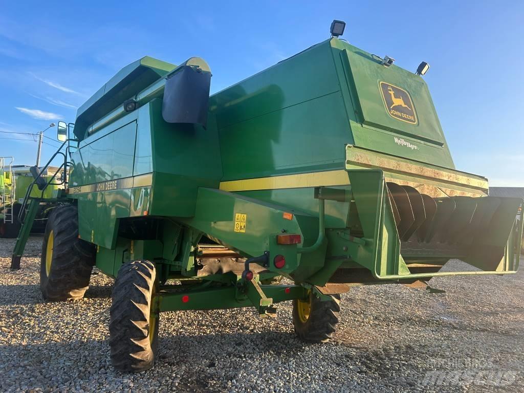 John Deere 2054 Ražas novākšanas kombaini