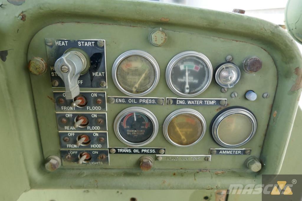 CAT D7F Ex-army Kāpurķēžu buldozeri