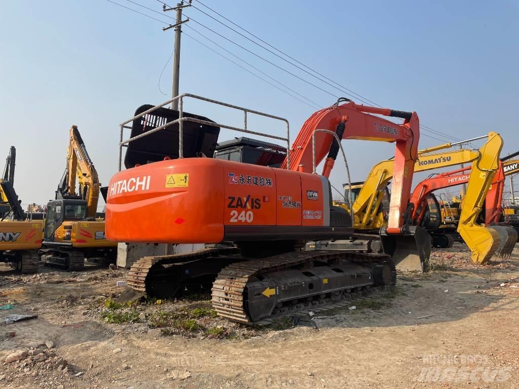 Hitachi ZX 240 Kāpurķēžu ekskavatori