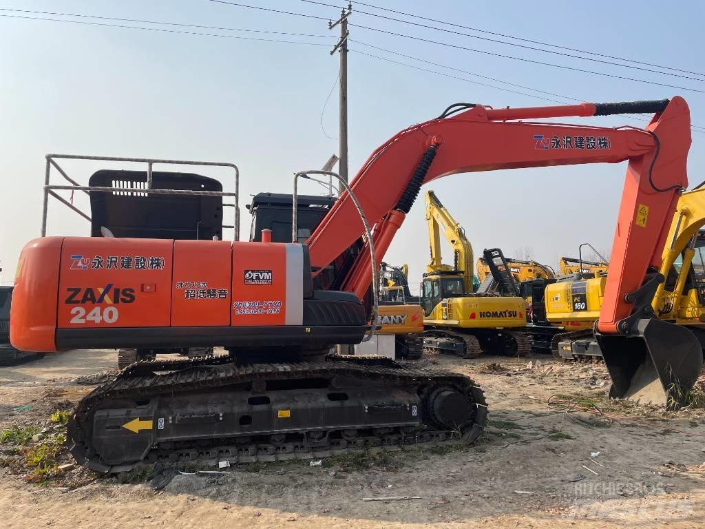 Hitachi ZX 240 Kāpurķēžu ekskavatori