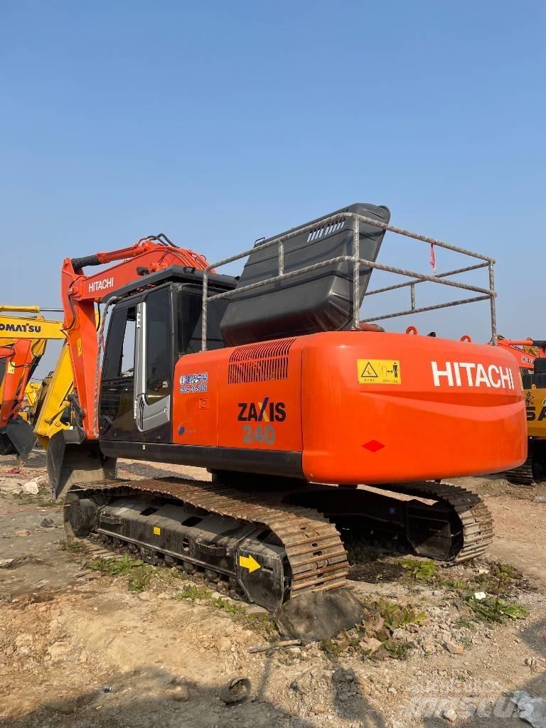 Hitachi ZX 240 Kāpurķēžu ekskavatori