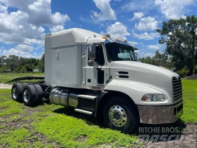 Mack CXU613 Pinnacle Vilcēji