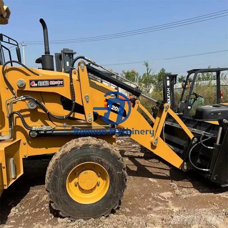 CAT 420F Iekrāvēji uz riteņiem