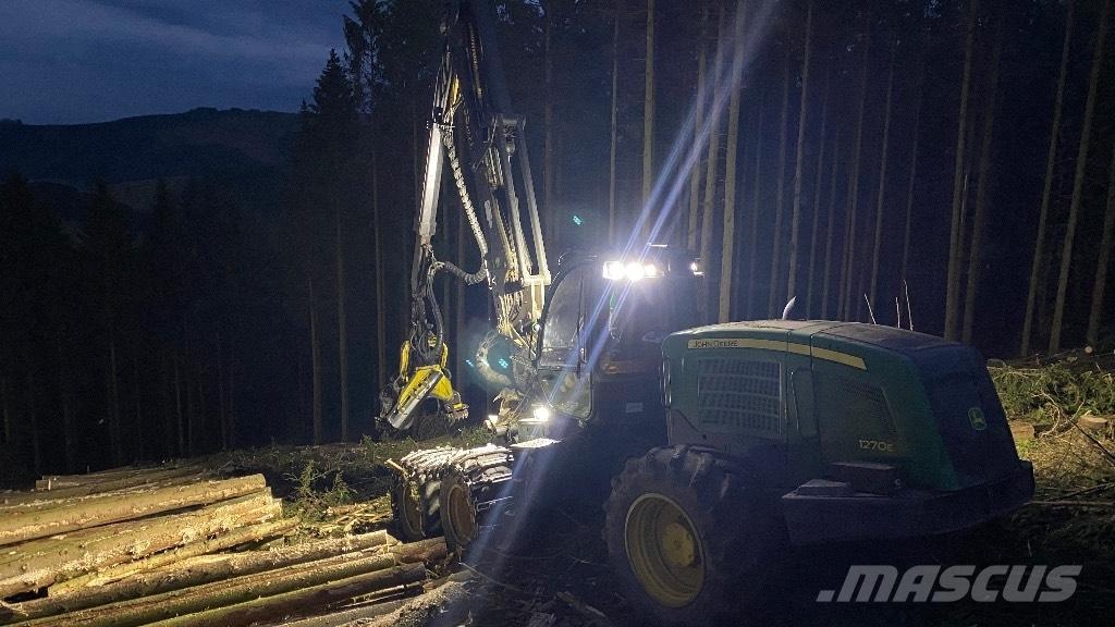 John Deere 1270 E Harvesteri