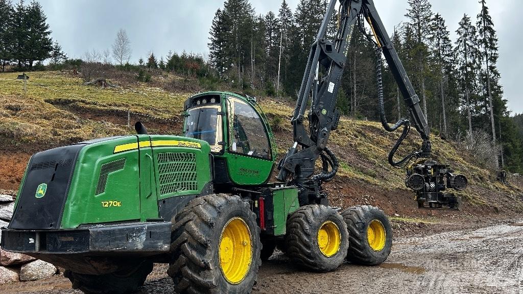 John Deere 1270 E Harvesteri