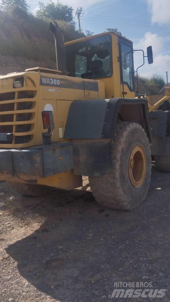 Komatsu WA 380-3H Iekrāvēji uz riteņiem