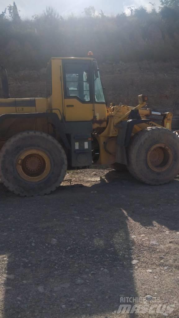 Komatsu WA 380-3H Iekrāvēji uz riteņiem