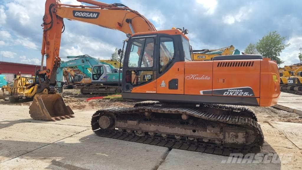 Doosan DX 225 LC Kāpurķēžu ekskavatori