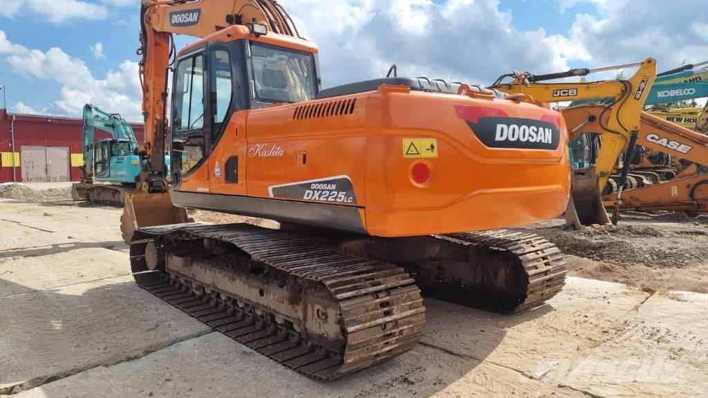 Doosan DX 225 LC Kāpurķēžu ekskavatori