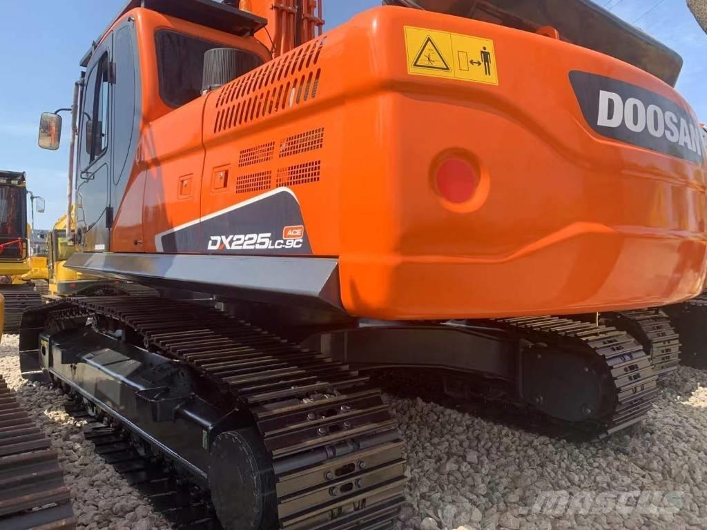 Doosan DX 225 Kāpurķēžu ekskavatori