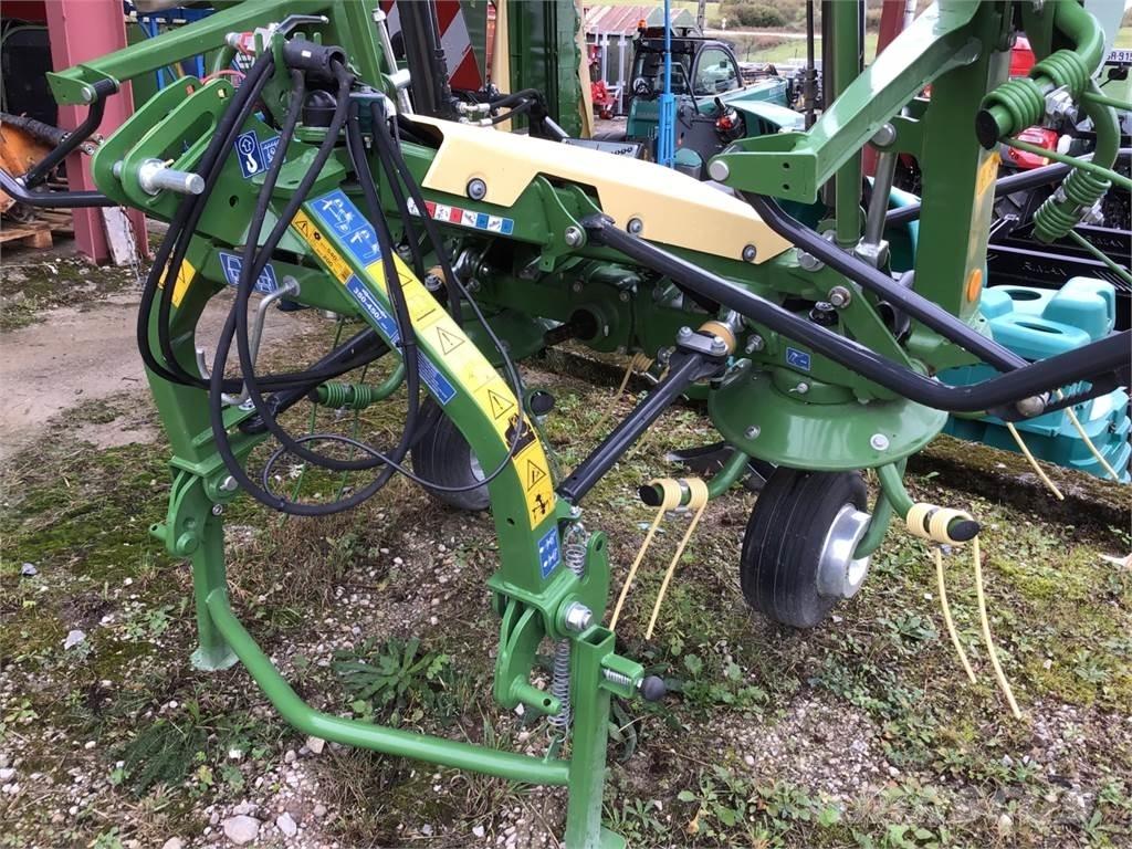 Krone Vendro 820 Grābekļi un siena ārdītāji