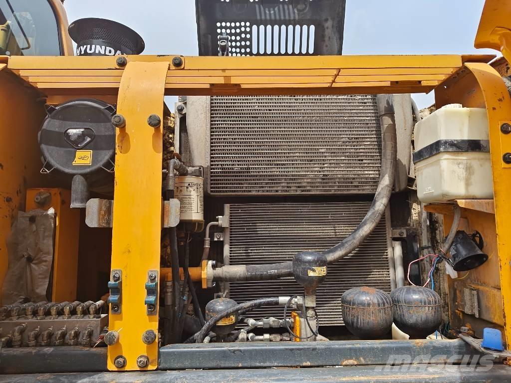 Hyundai R210W-9 Ekskavatori uz riteņiem