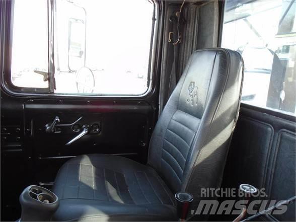 Mack RD600 Treileri ar āķi