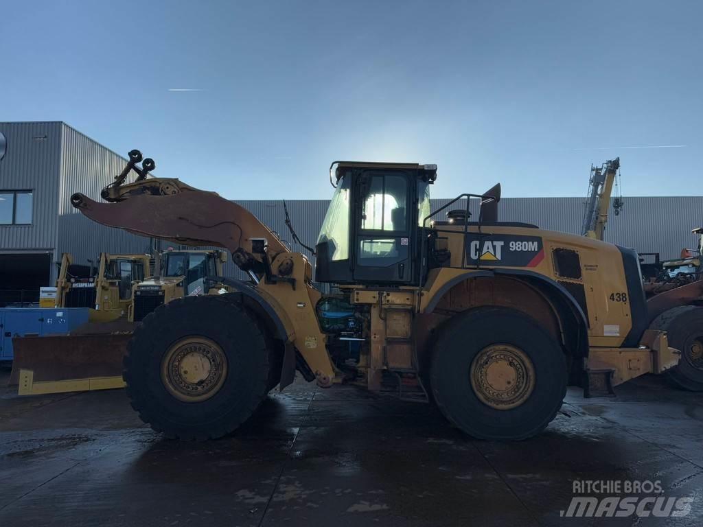 CAT 980M Iekrāvēji uz riteņiem