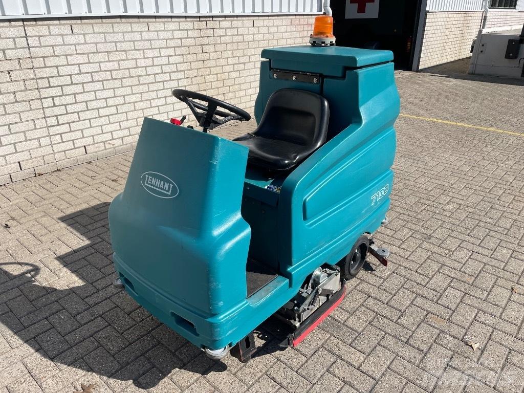Tennant 7100 Ielu tīrīšanas mašīnas