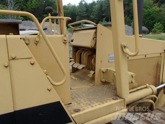 CAT D 3 C Kāpurķēžu buldozeri