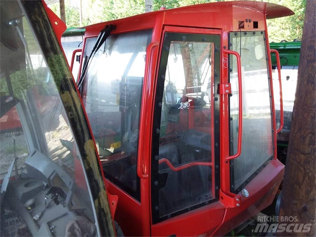 Komatsu 895 Kabīnes un interjers