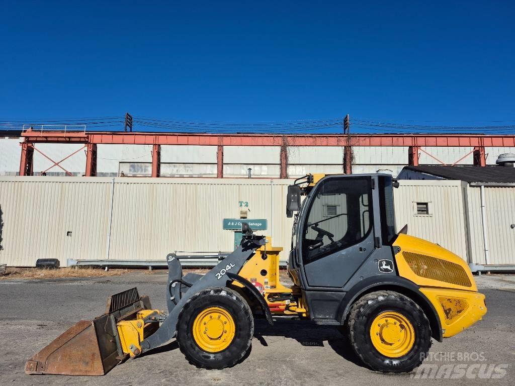 John Deere 204 L Iekrāvēji uz riteņiem