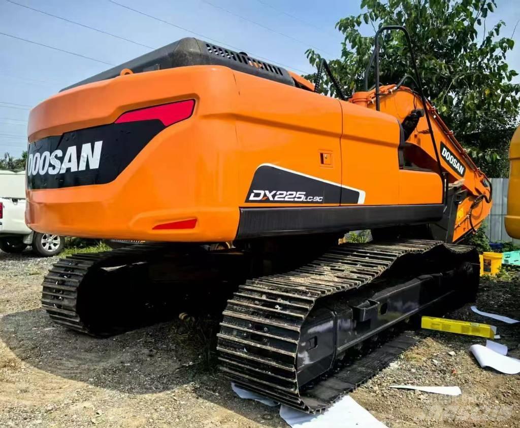 Doosan DX 225 LC Kāpurķēžu ekskavatori