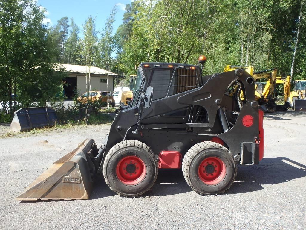 Bobcat S 300 Lietoti riteņu kompaktiekrāvēji