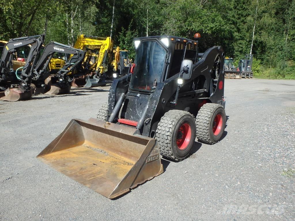 Bobcat S 300 Lietoti riteņu kompaktiekrāvēji