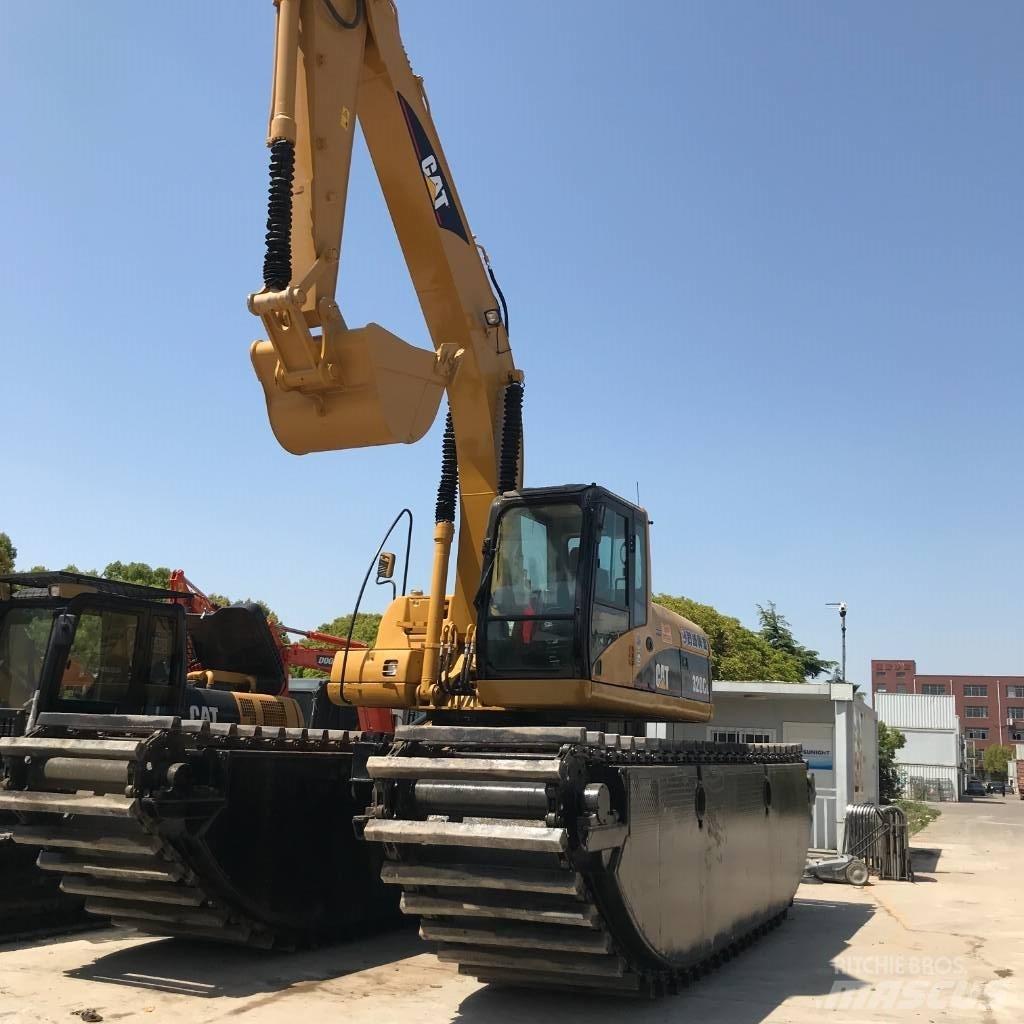 CAT 320 C L Amfībijas tipa ekskavatori