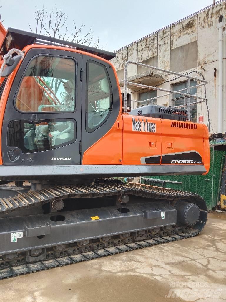 Doosan DX300 Kāpurķēžu ekskavatori