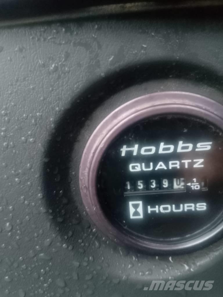 Hyundai 140W-7A Ekskavatori uz riteņiem