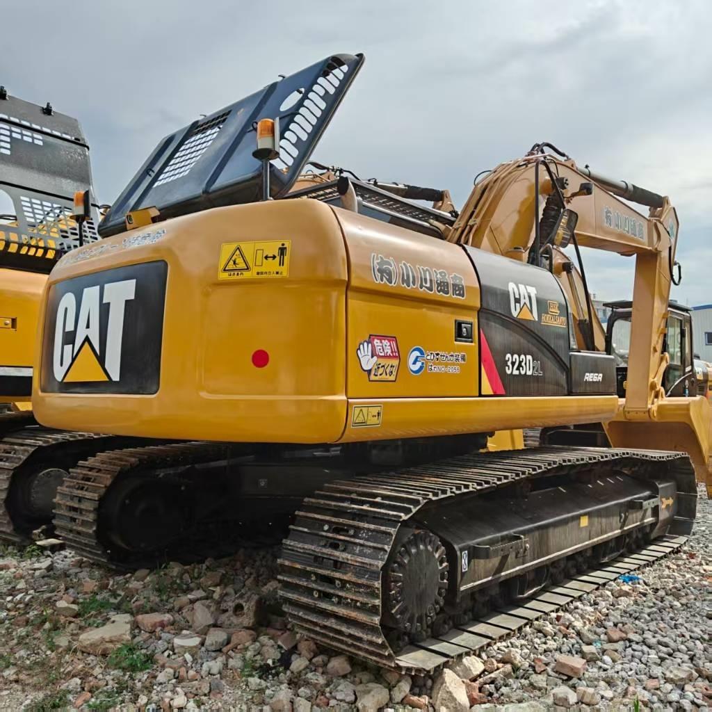 CAT 323D2 Kāpurķēžu ekskavatori