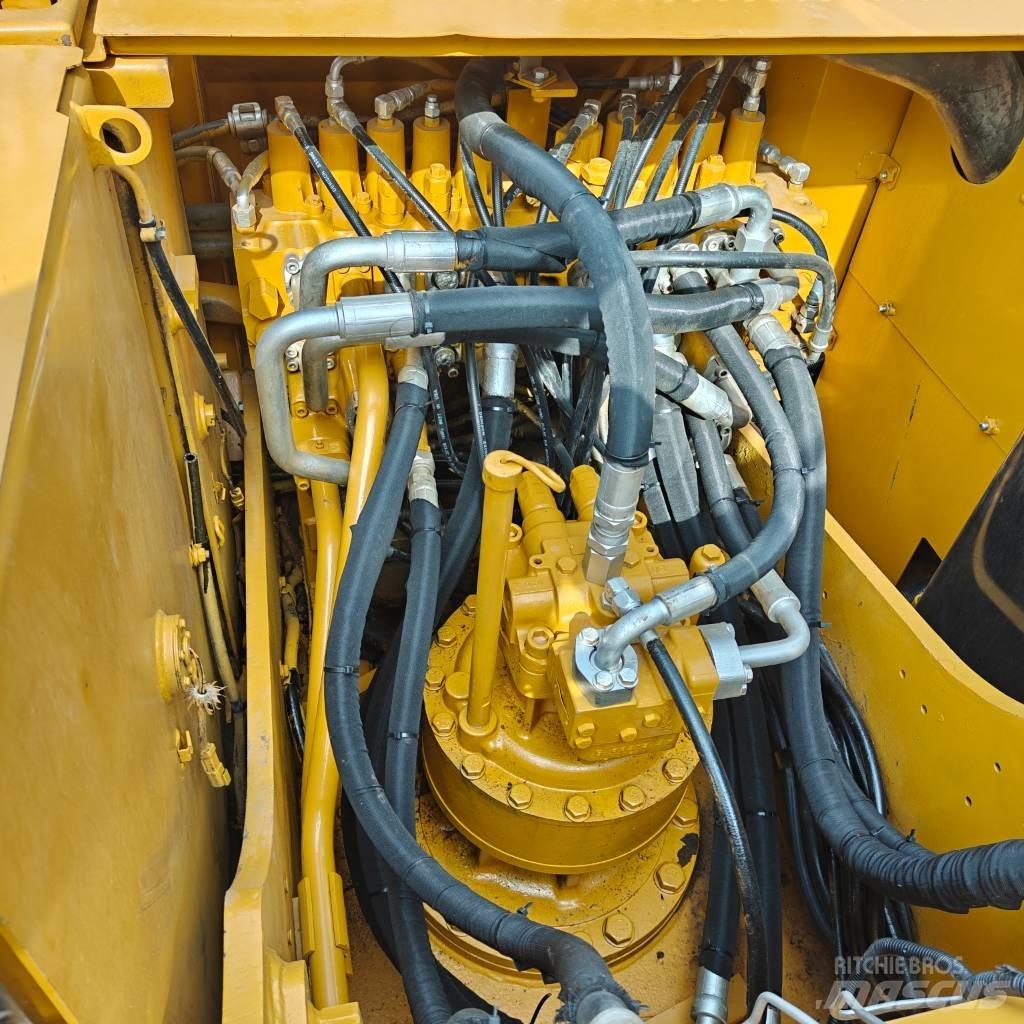 CAT 323D2 Kāpurķēžu ekskavatori
