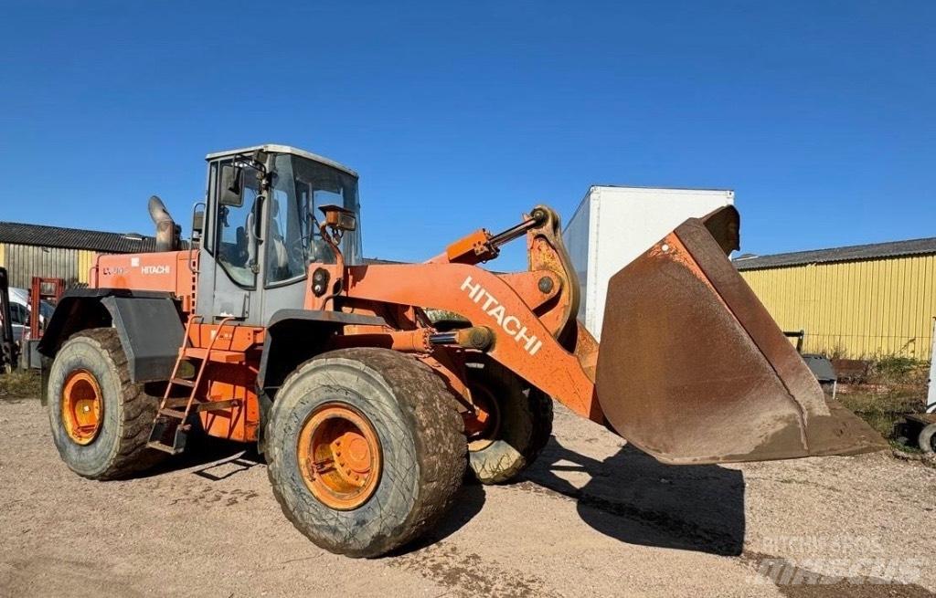 Hitachi LX 210 E Iekrāvēji uz riteņiem