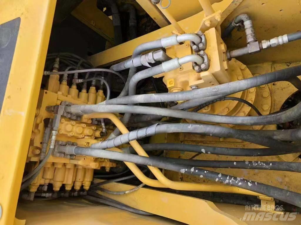Komatsu 200-7 Kāpurķēžu ekskavatori