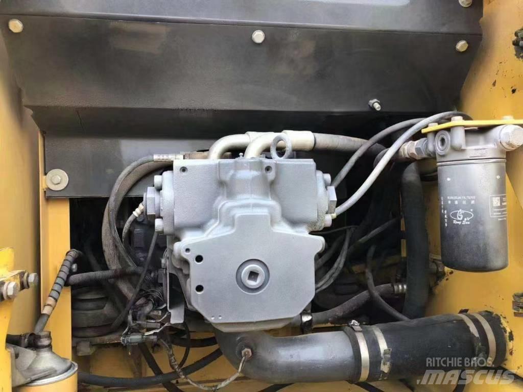 Komatsu 200-7 Kāpurķēžu ekskavatori