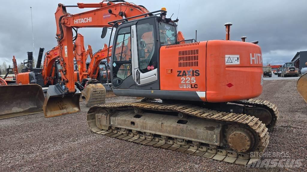 Hitachi ZX225USRLC-3 Kāpurķēžu ekskavatori