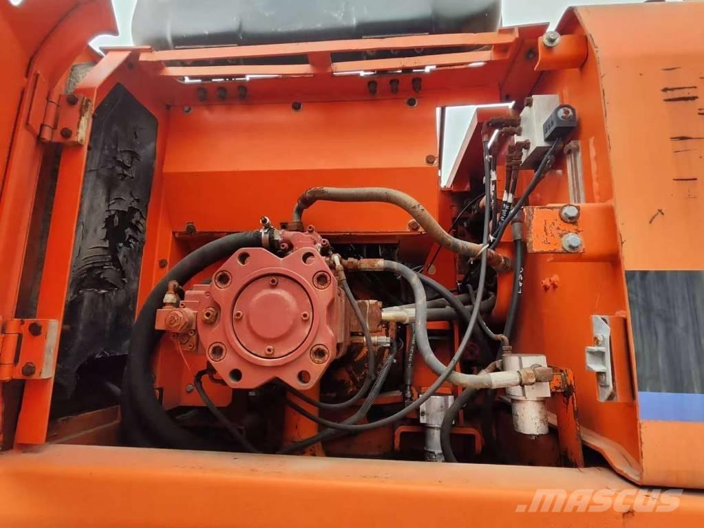Doosan DH 210 W-7 Ekskavatori uz riteņiem