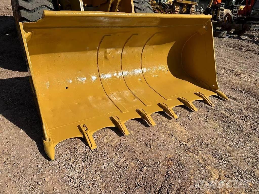 CAT 966H Iekrāvēji uz riteņiem