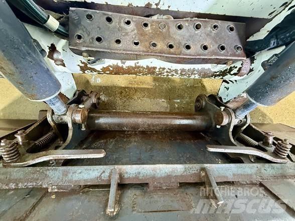 Bobcat T300 Lietoti riteņu kompaktiekrāvēji